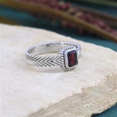 925 Sterling Silver Textured Chevron Design Band Ring Handcrafted Birthstone Jewellery Supplier  | Akrati Jewels Inc